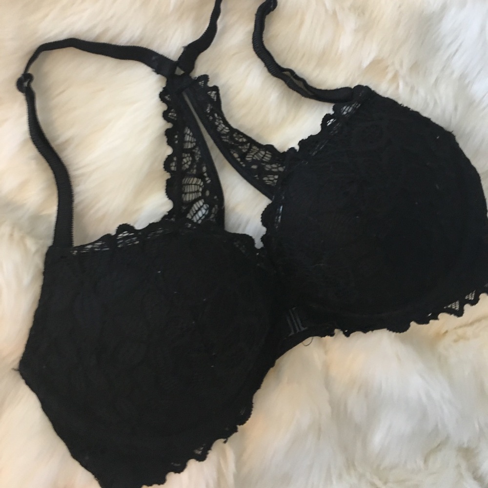 *Hot* vs pink bra